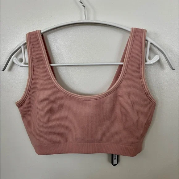 SKIMS x NIKE Himalayan Pink Ribbed Seamless Scoop Sports Bra - Picture 3 of 6